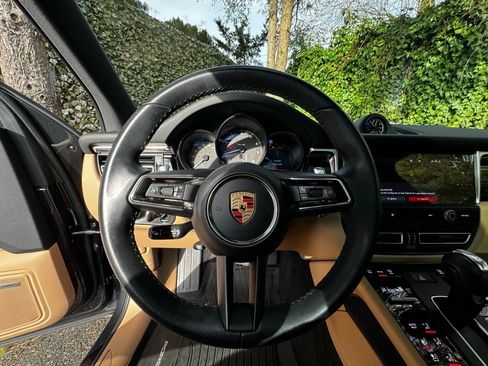 Used 2024 Porsche Macan image 12