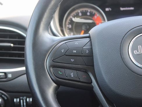 Used 2020 Jeep Cherokee Trailhawk w/ Cold Weather Group image 28