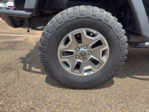 Used 2013 Jeep Wrangler Rubicon AWD/4WD image 5