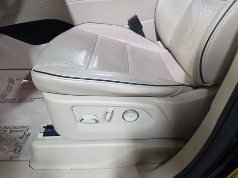 Used 2024 Cadillac Escalade Premium Luxury RWD image 28