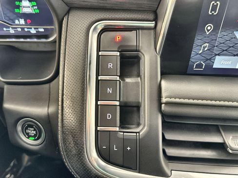 Used 2022 GMC Yukon XL SLT w/ SLT Premium Package image 22