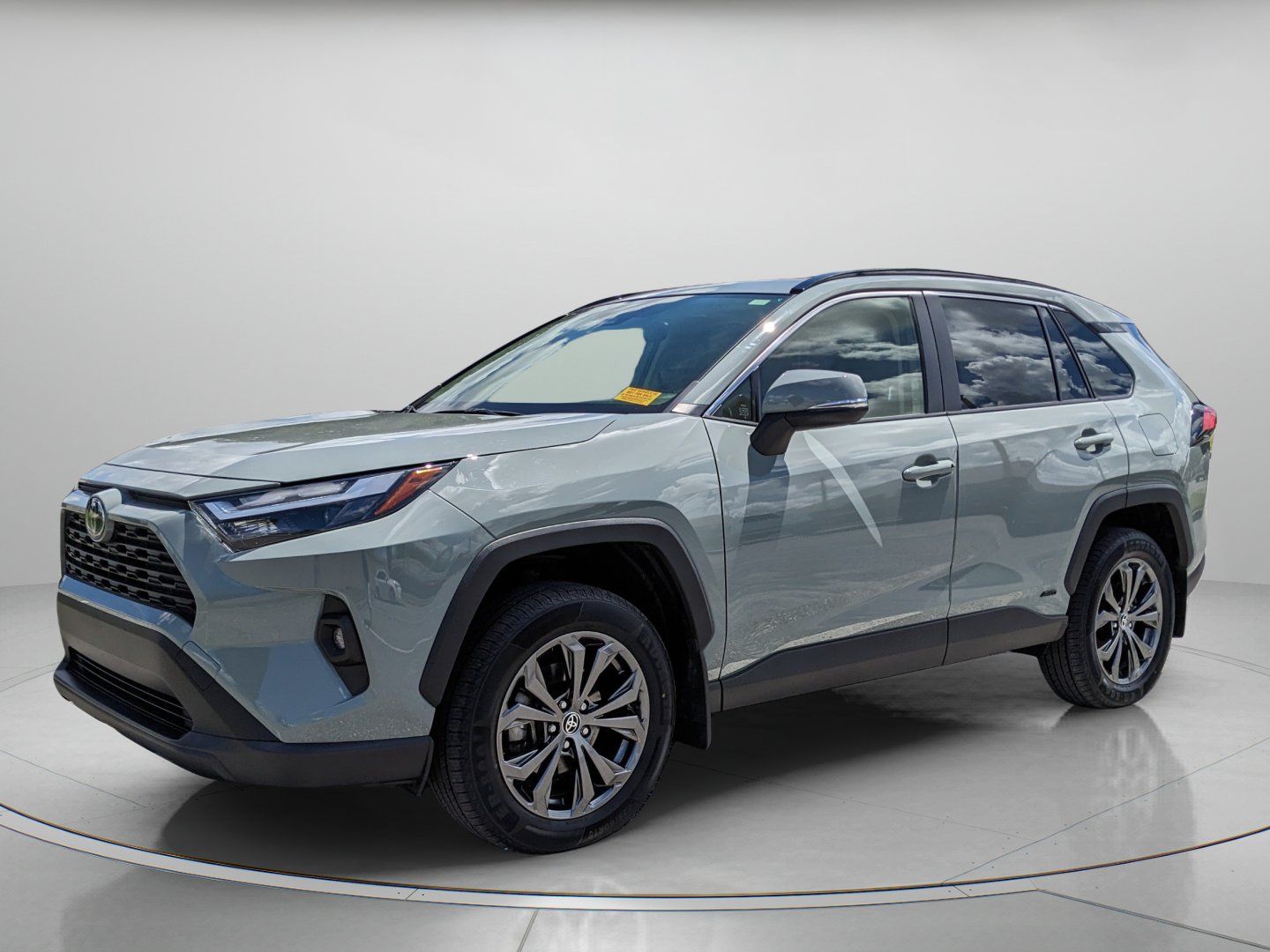 Used 2023 Toyota RAV4 XLE Premium AWD/4WD image 2