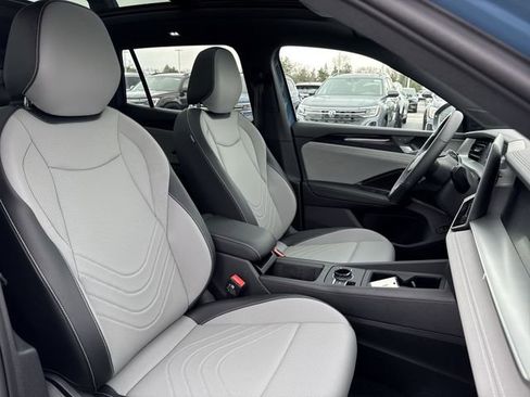 New 2026 Volkswagen Tiguan SE R-Line FWD image 27