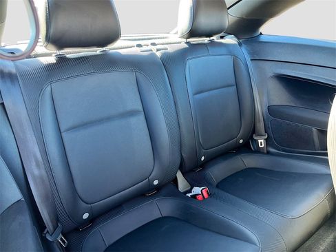 Used 2018 Volkswagen Beetle 2.0T Coast image 25