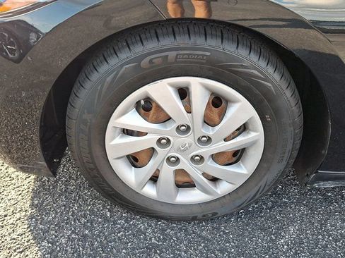 Used 2018 Hyundai Elantra SE w/ SE Connectivity Package 04 FWD image 11