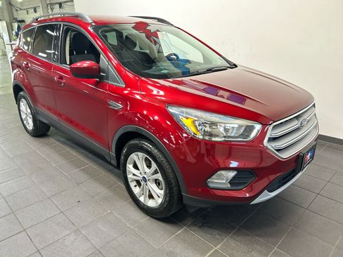 Used 2018 Ford Escape SE w/ SE Sync 3 Package AWD/4WD image 2