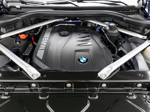 Used 2023 BMW X7 xDrive40i w/ Executive Package image 9