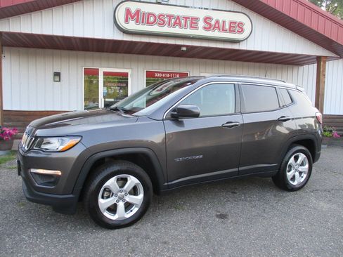 Used 2020 Jeep Compass Latitude w/ Cold Weather Group AWD/4WD image 3