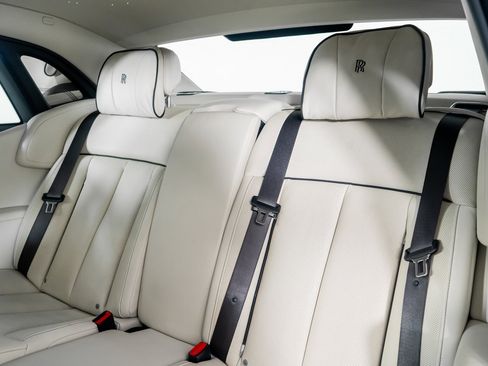 Used 2019 Rolls-Royce Phantom Sedan image 35