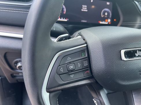 Used 2023 Jeep Grand Cherokee Limited image 14