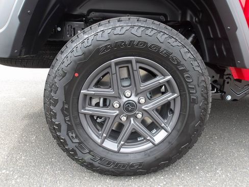 New 2025 Jeep Gladiator Sport image 9