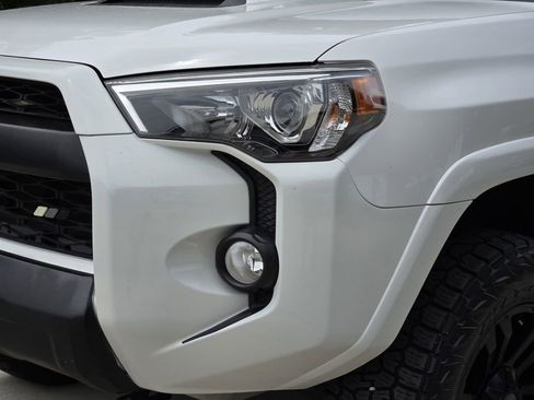 Used 2018 Toyota 4Runner TRD Off-Road AWD/4WD image 12
