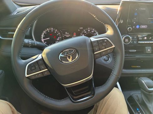 Used 2023 Toyota Highlander XSE FWD image 15