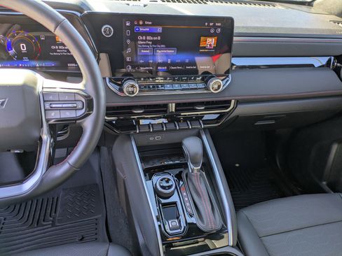 Used 2025 Chevrolet Colorado Z71 w/ Technology Package image 22