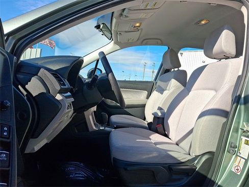 Used 2017 Subaru Forester 2.5i w/ Alloy Wheel Package image 13