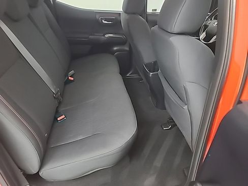 Used 2018 Toyota Tacoma TRD Sport w/ Technology Package AWD/4WD image 18