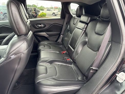 Used 2019 Jeep Cherokee Limited w/ Technology Group AWD/4WD image 20