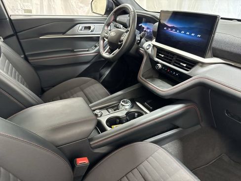 Used 2025 Ford Explorer ST-Line AWD/4WD image 32