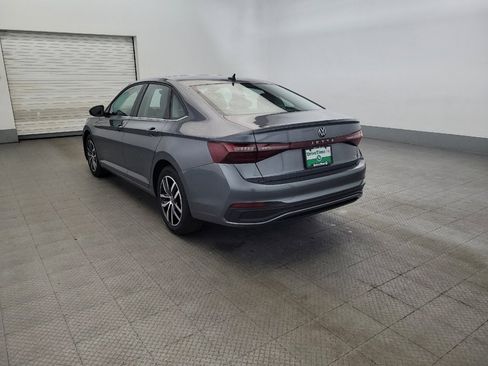 Used 2025 Volkswagen Jetta SE FWD image 5