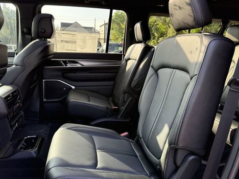 New 2025 Jeep Wagoneer L Series II AWD/4WD image 17