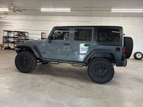 Used 2015 Jeep Wrangler Unlimited Rubicon w/ Connectivity Group AWD/4WD image 2