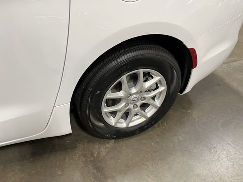 New 2026 Chrysler Voyager LX image 25