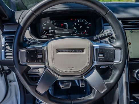 Used 2023 Land Rover Discovery Metropolitan Edition AWD/4WD image 5