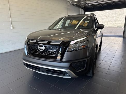 Used 2024 Nissan Pathfinder Rock Creek AWD/4WD image 3