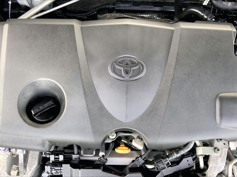 Used 2018 Toyota Camry SE w/ Convenience Package FWD image 32