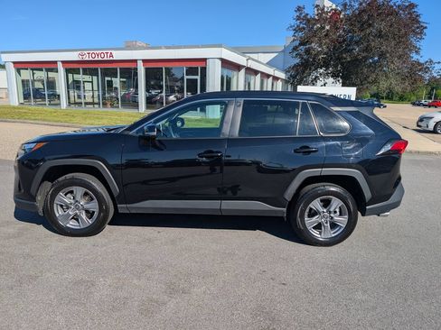 Used 2024 Toyota RAV4 XLE AWD/4WD image 2
