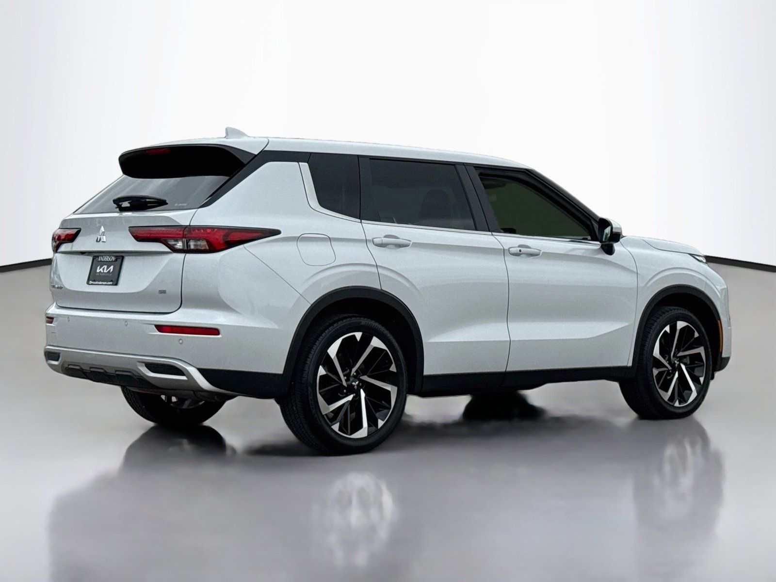 Used 2023 Mitsubishi Outlander SE AWD/4WD image 7