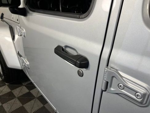 Used 2022 Jeep Gladiator Sport AWD/4WD image 10