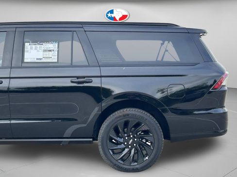 New 2025 Lincoln Navigator L Reserve w/ Jet Appearance Package AWD/4WD image 32