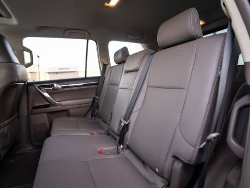 Used 2018 Lexus GX 460 image 35