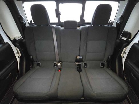 Used 2022 Jeep Gladiator Sport image 17