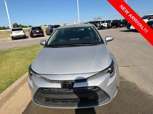 Used 2024 Toyota Corolla LE FWD image 2