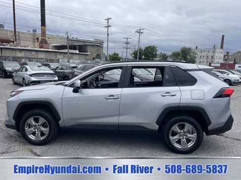 Used 2025 Toyota RAV4 XLE AWD/4WD image 10