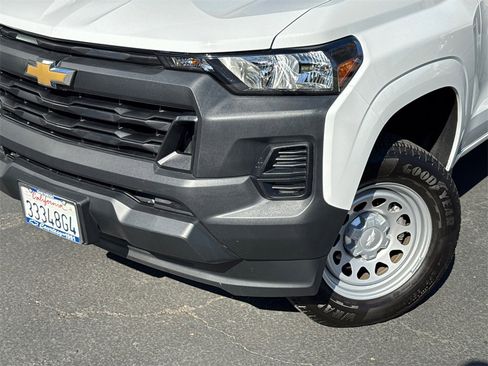Used 2025 Chevrolet Colorado W/T image 3