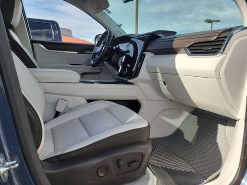 Used 2025 GMC Acadia Denali w/ Super Cruise Package AWD/4WD image 21
