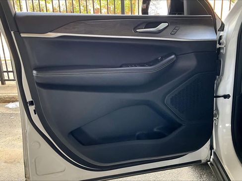 Used 2023 Jeep Grand Cherokee Limited image 21