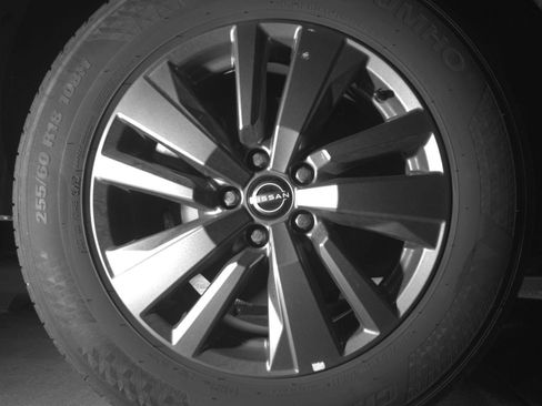 Used 2025 Nissan Pathfinder SV FWD image 15