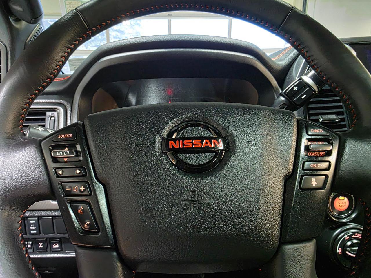 Used 2022 Nissan Titan PRO-4X w/ Pro-4x Convenience Package AWD/4WD image 30