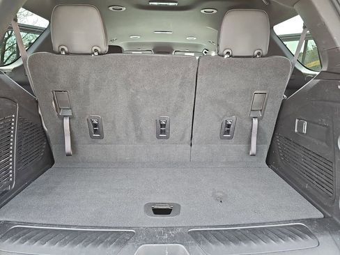 Used 2023 GMC Yukon SLT image 13