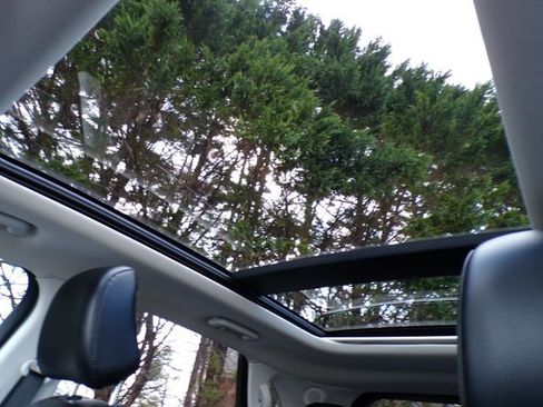 Used 2022 Ford Edge Titanium w/ Class II Trailer Tow Package image 32