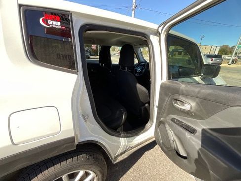Used 2023 Jeep Renegade Latitude image 8