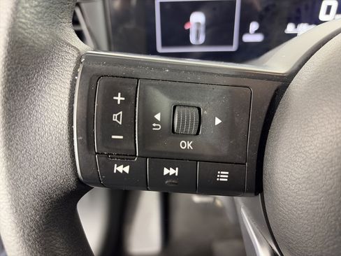 Used 2025 Nissan Kicks SV AWD/4WD image 31