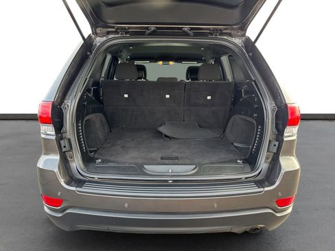 Used 2021 Jeep Grand Cherokee Laredo image 24