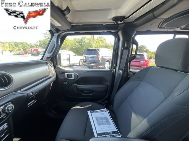 Used 2023 Jeep Gladiator Sport AWD/4WD image 11