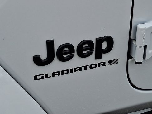 Certified 2024 Jeep Gladiator Sport image 29