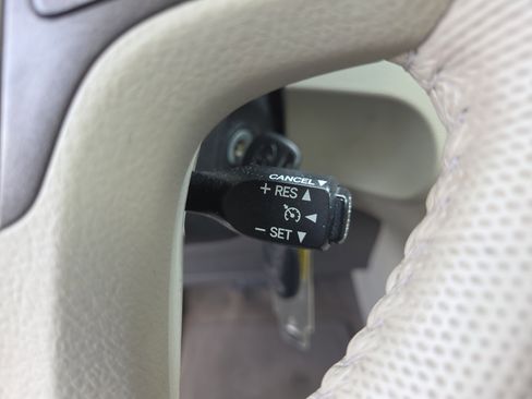 Used 2013 Toyota Sienna XLE FWD image 25